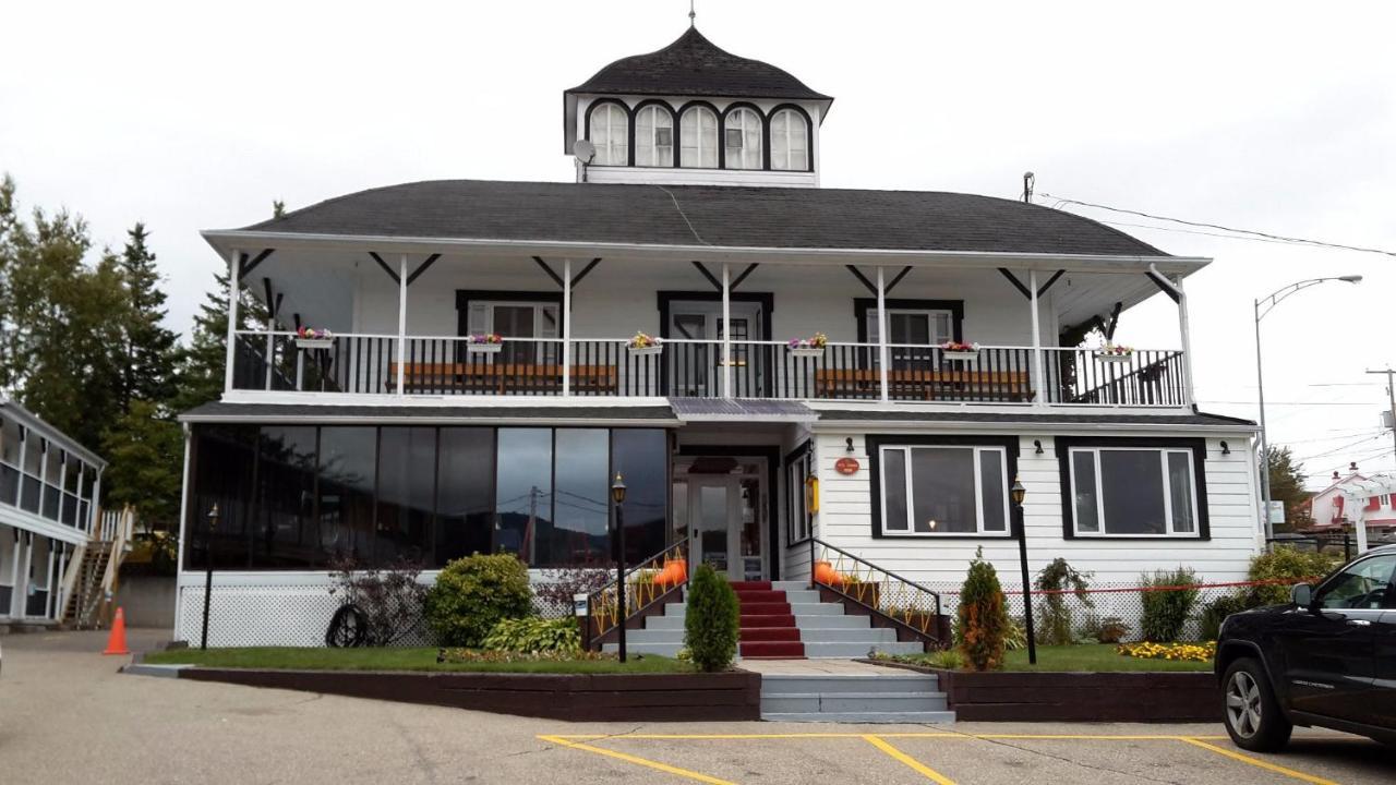 Hotel Georges Tadoussac Buitenkant foto