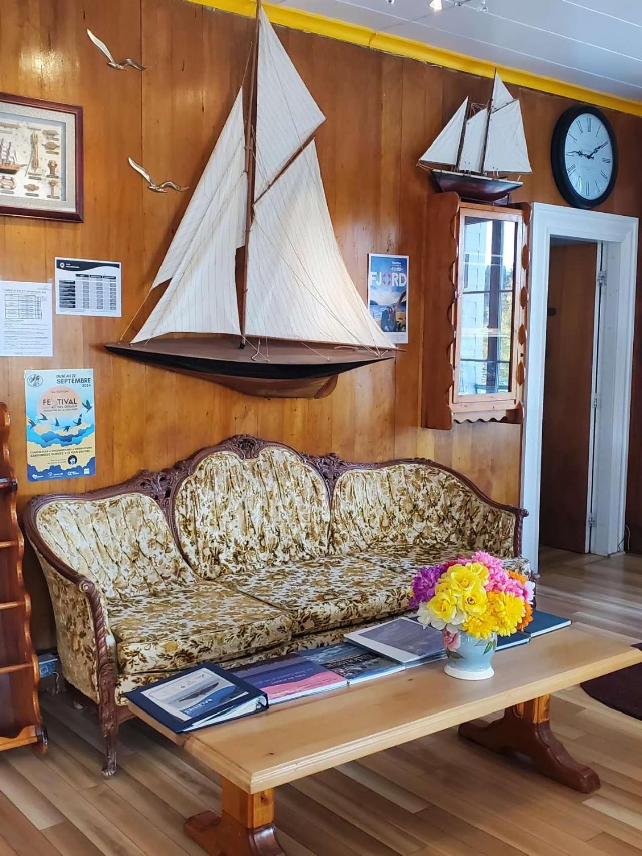 Hotel Georges Tadoussac Buitenkant foto