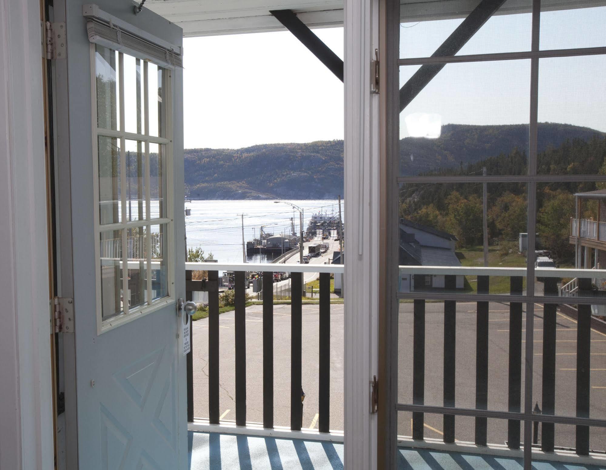 Hotel Georges Tadoussac Buitenkant foto