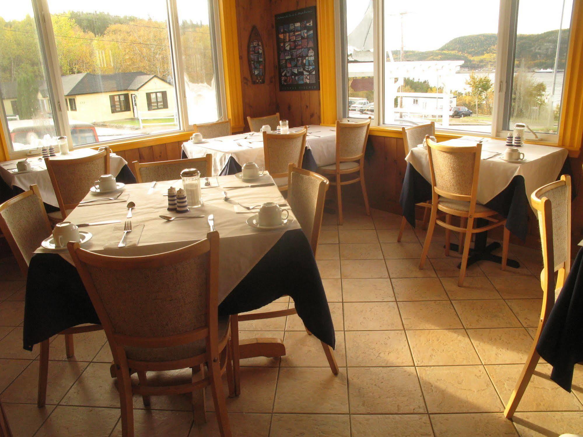 Hotel Georges Tadoussac Buitenkant foto
