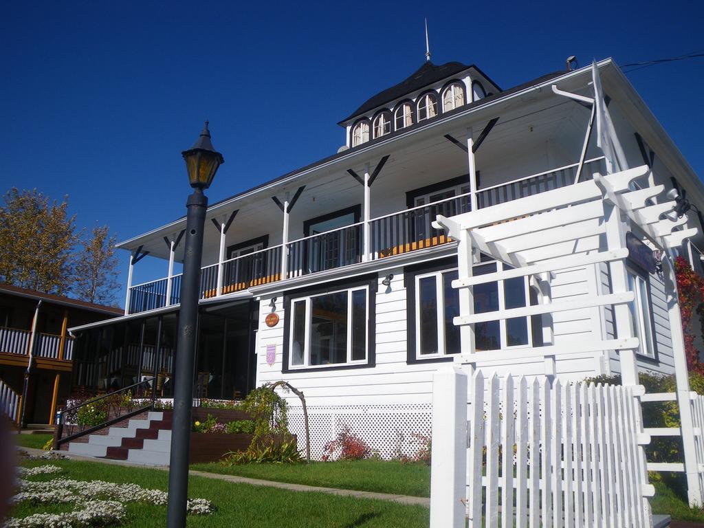 Hotel Georges Tadoussac Buitenkant foto