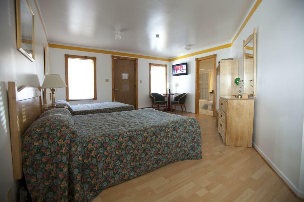 Hotel Georges Tadoussac Buitenkant foto